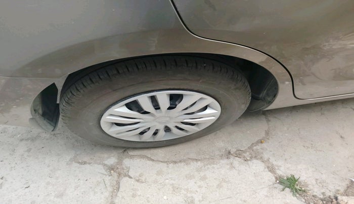 2018 Maruti Dzire VXI AMT, Petrol, Automatic, 33,037 km, tyre