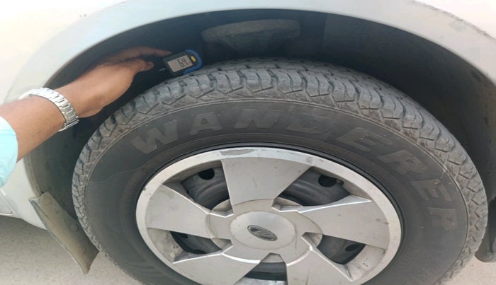 2015 Mahindra XUV500 W6, Diesel, Manual, 1,60,465 km, tyre