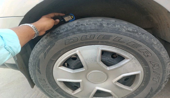 2015 Mahindra XUV500 W6, Diesel, Manual, 1,60,465 km, tyre