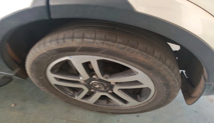 2017 Tata Hexa XT 4X2 7 STR, Diesel, Manual, 86,309 km, tyre