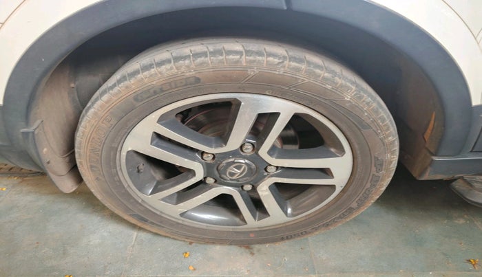 2017 Tata Hexa XT 4X2 7 STR, Diesel, Manual, 86,309 km, tyre