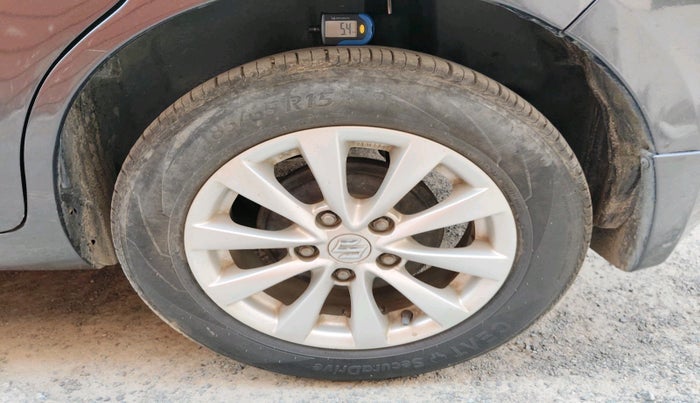 2015 Maruti Ertiga ZXI, Petrol, Manual, 34,854 km, tyre