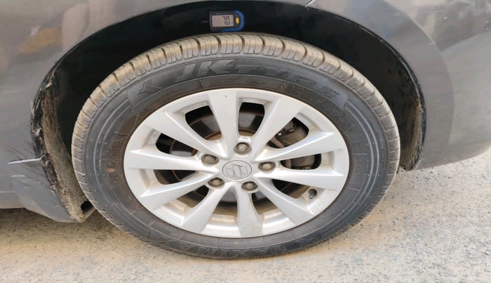 2015 Maruti Ertiga ZXI, Petrol, Manual, 34,854 km, tyre