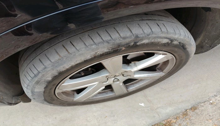 2017 Volvo XC 90 D5 MOMENTUM, Diesel, Automatic, 1,17,844 km, tyre