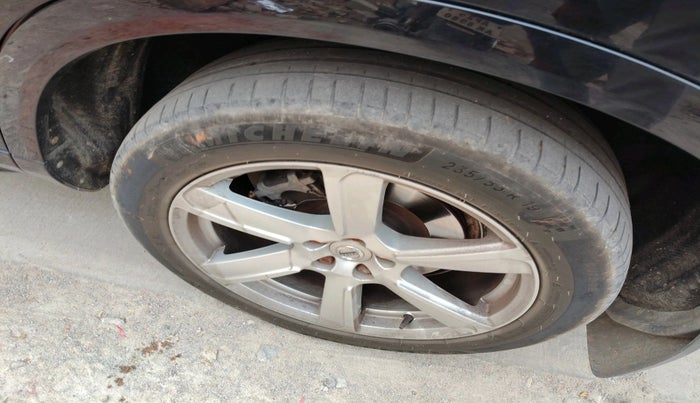 2017 Volvo XC 90 D5 MOMENTUM, Diesel, Automatic, 1,17,844 km, tyre