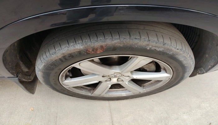 2017 Volvo XC 90 D5 MOMENTUM, Diesel, Automatic, 1,17,844 km, tyre