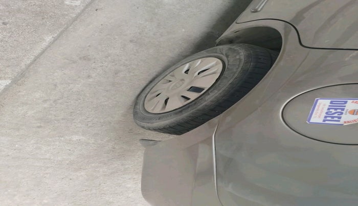 2018 Maruti Dzire VDI AMT, Diesel, Automatic, 1,40,197 km, tyre