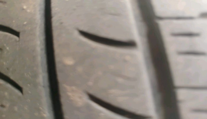 2018 Maruti Dzire VDI AMT, Diesel, Automatic, 1,40,197 km, tyre