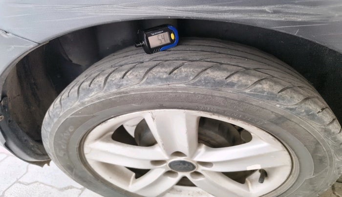 2013 Volkswagen Polo COMFORTLINE 1.2L, Diesel, Manual, 95,763 km, tyre