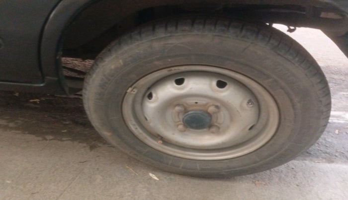 2005 Maruti Alto LXI, Petrol, Manual, 49,699 km, tyre