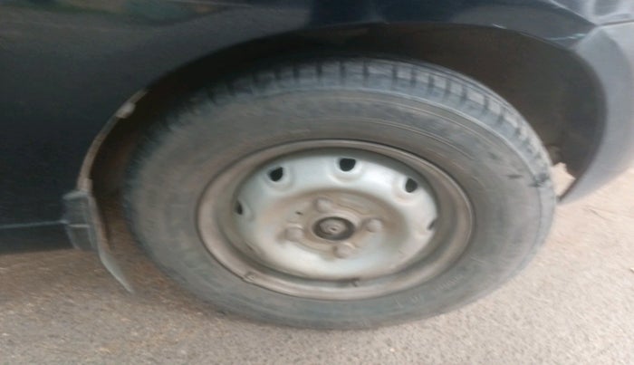 2005 Maruti Alto LXI, Petrol, Manual, 49,699 km, tyre