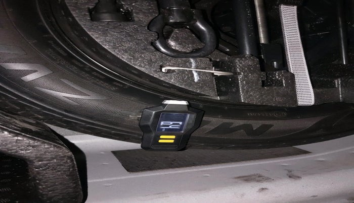 2020 Volkswagen Vento HIGHLINE PLUS 1.0L TSI, Petrol, Manual, 38,322 km, tyre