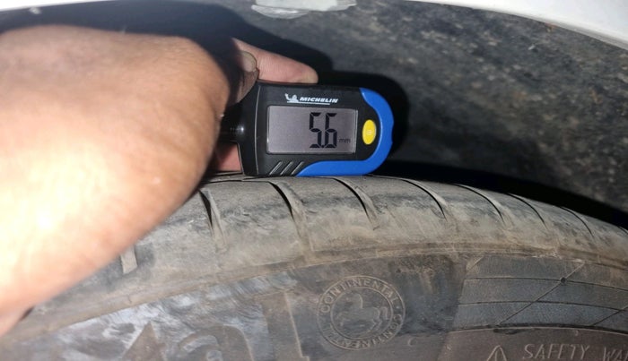 2010 Audi A4 2.0 TFSI, Petrol, Automatic, 1,02,511 km, tyre