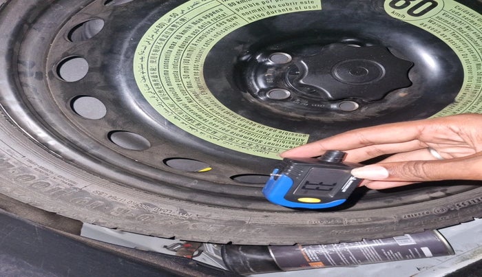 2010 Audi A4 2.0 TFSI, Petrol, Automatic, 1,02,511 km, tyre