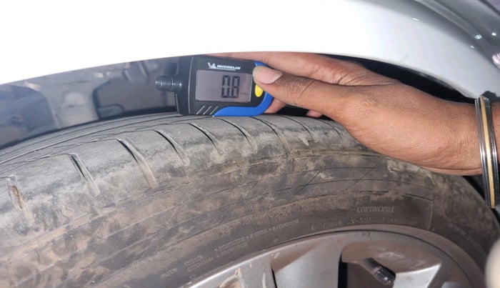 2010 Audi A4 2.0 TFSI, Petrol, Automatic, 1,02,511 km, tyre