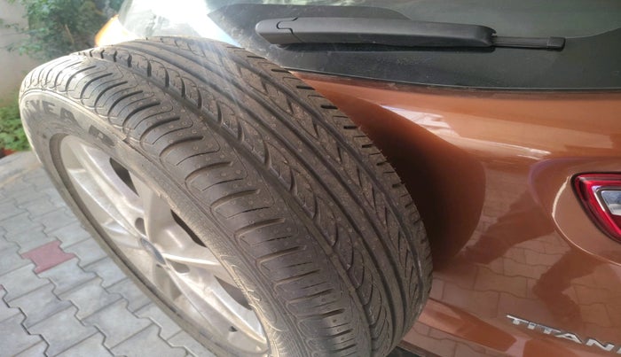 2021 Ford Ecosport TITANIUM 1.5L DIESEL, Diesel, Manual, 1,02,288 km, tyre