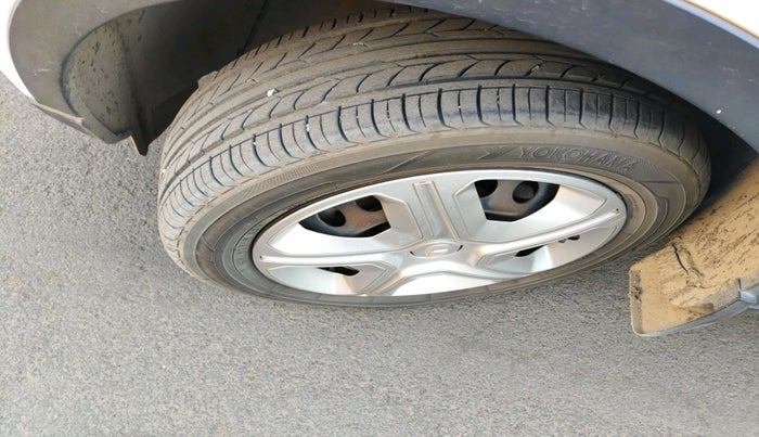 2022 Tata NEXON XMA SUNROOF PETROL, Petrol, Automatic, 71,699 km, tyre