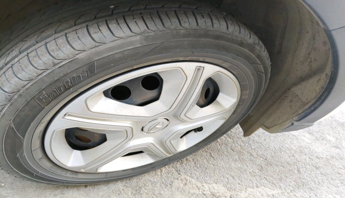 2022 Tata NEXON XMA SUNROOF PETROL, Petrol, Automatic, 71,699 km, tyre