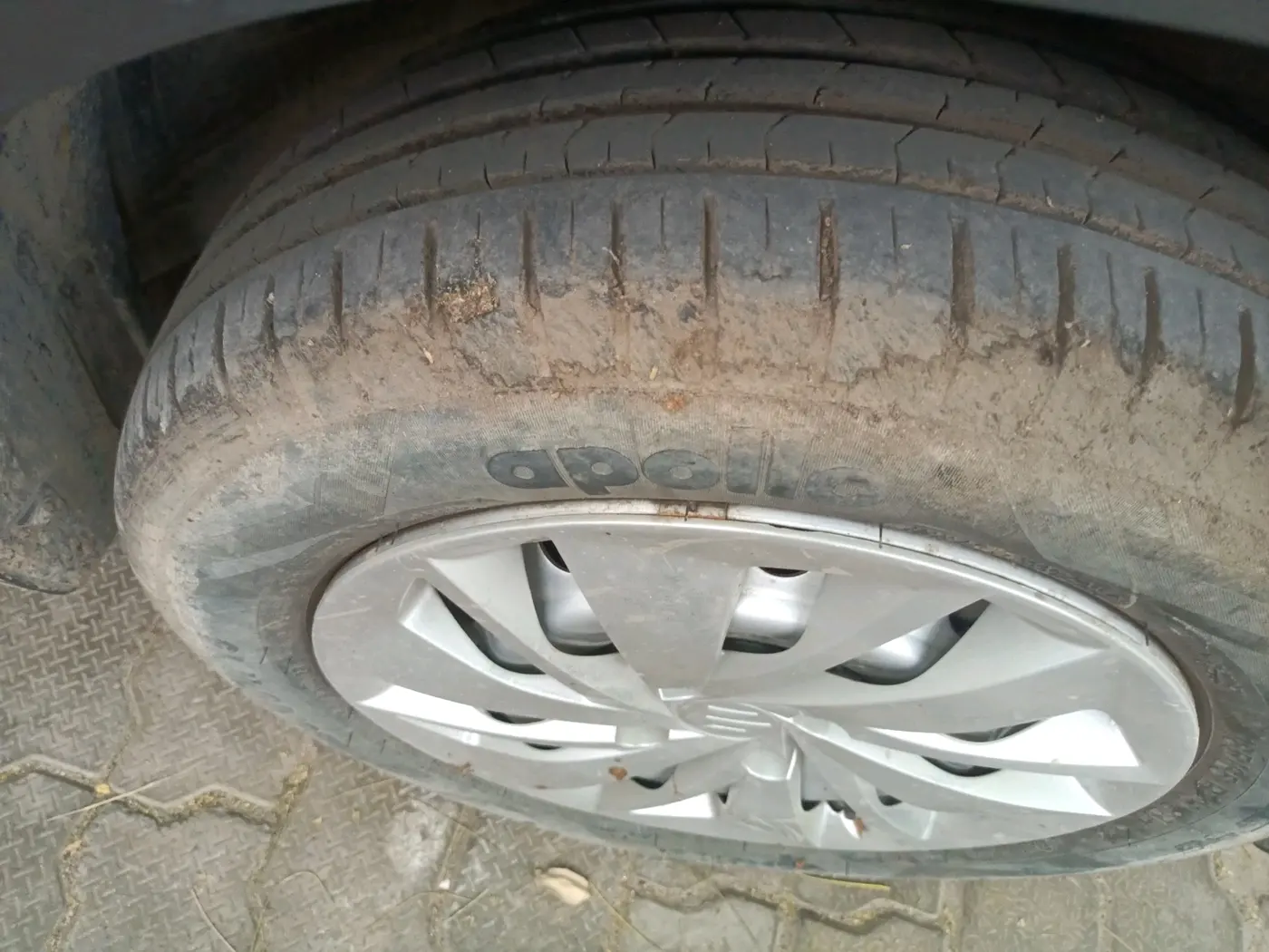 2023 Maruti Baleno SIGMA PETROL 1.2, Petrol, Manual, 19,533 km, tyre