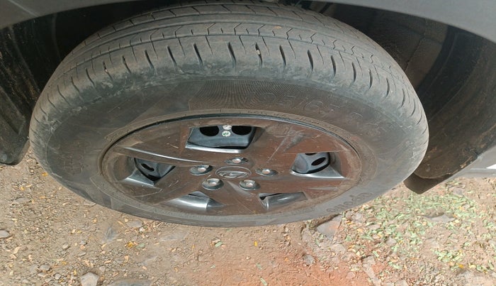 2025 Hyundai VENUE S (O) Plus 1.2 Petrol , Petrol, Manual, 16,748 km, tyre