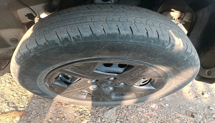 2025 Hyundai VENUE S (O) Plus 1.2 Petrol , Petrol, Manual, 16,748 km, tyre