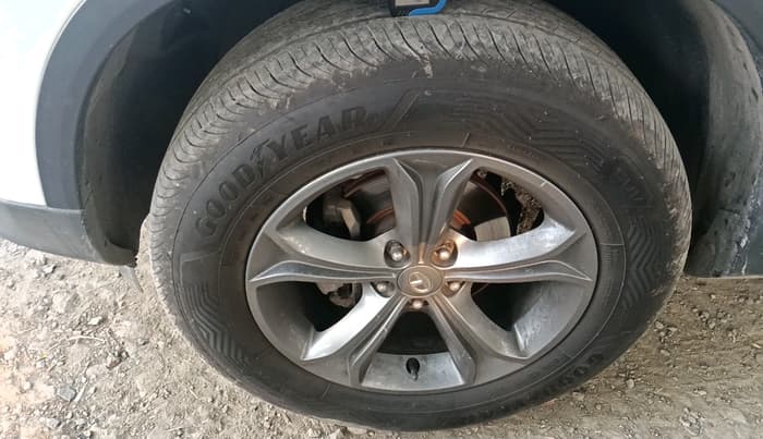2022 Tata Harrier XTA 2.0L KRYOTEC PLUS, Diesel, Automatic, 73,927 km, tyre