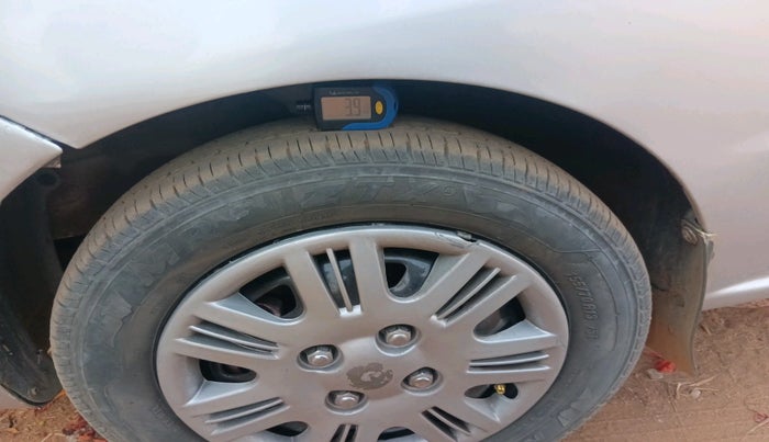 2006 Hyundai Santro Xing XO, Petrol, Manual, 1,17,969 km, tyre