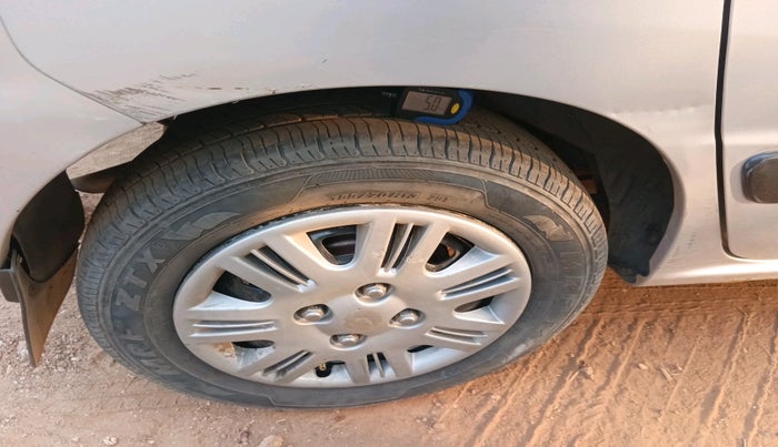 2006 Hyundai Santro Xing XO, Petrol, Manual, 1,17,969 km, tyre