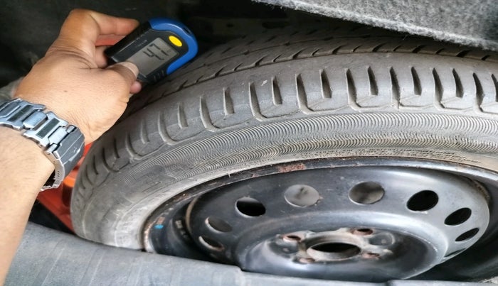 2013 Maruti Wagon R Stingray VXI, CNG, Manual, 58,255 km, tyre