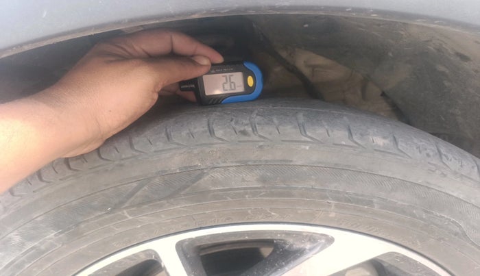 2023 Mahindra XUV300 W8 (O) 1.2 PETROL, Petrol, Manual, 1,04,447 km, tyre