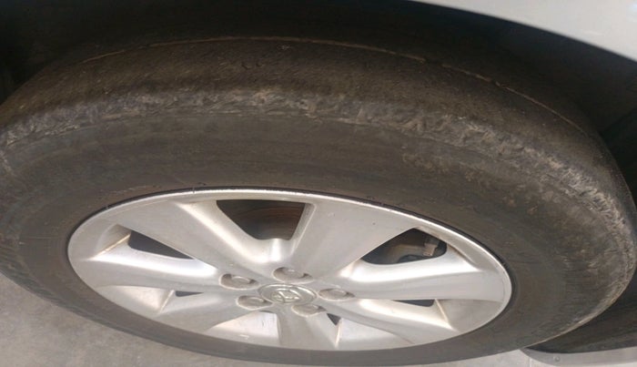 2010 Toyota Corolla Altis G PETROL, Petrol, Manual, 85,699 km, tyre