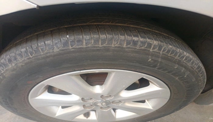 2010 Toyota Corolla Altis G PETROL, Petrol, Manual, 85,699 km, tyre