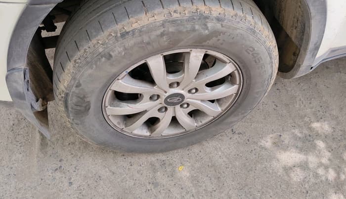 2018 Mahindra XUV500 W9, Diesel, Manual, 2,71,809 km, tyre
