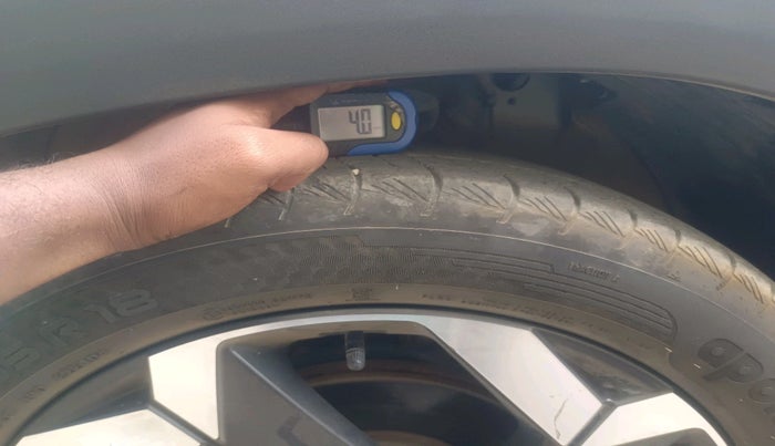 2021 Hyundai ALCAZAR PLATINUM (O) 6STR 2.0 AT, Petrol, Automatic, 31,833 km, tyre