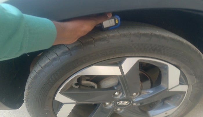 2021 Hyundai ALCAZAR PLATINUM (O) 6STR 2.0 AT, Petrol, Automatic, 31,833 km, tyre