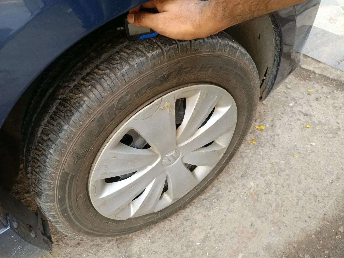 2016 Maruti Ertiga VXI CNG, CNG, Manual, 64,231 km, tyre