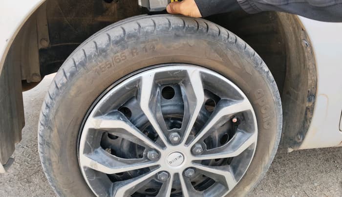 2015 Maruti Wagon R 1.0 VXI, Petrol, Manual, 59,471 km, tyre