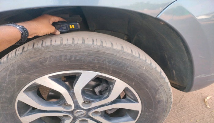 2015 Nissan Terrano XV D THP 110 PS, Diesel, Manual, 2,01,303 km, tyre