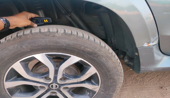 2015 Nissan Terrano XV D THP 110 PS, Diesel, Manual, 2,01,303 km, tyre