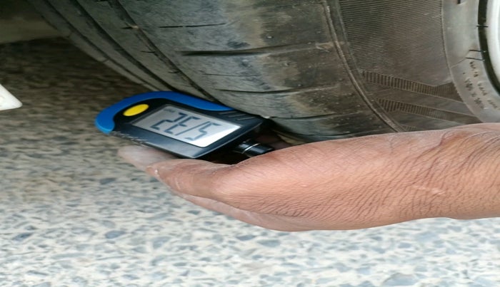 2021 Maruti Ciaz ALPHA 1.5 SHVS PETROL, Petrol, Manual, 1,71,187 km, tyre