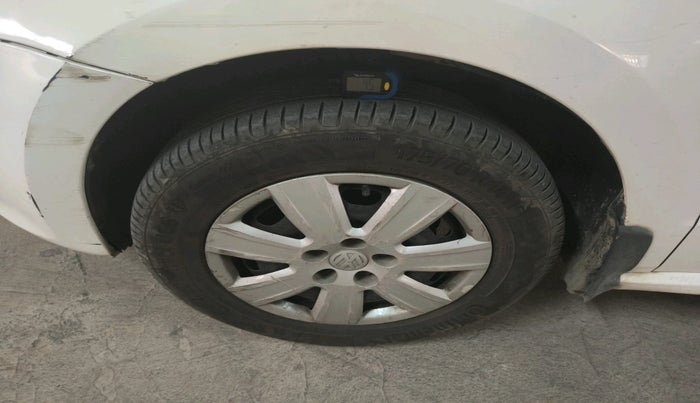 2011 Volkswagen Polo COMFORTLINE 1.2L, Diesel, Manual, 1,84,493 km, tyre