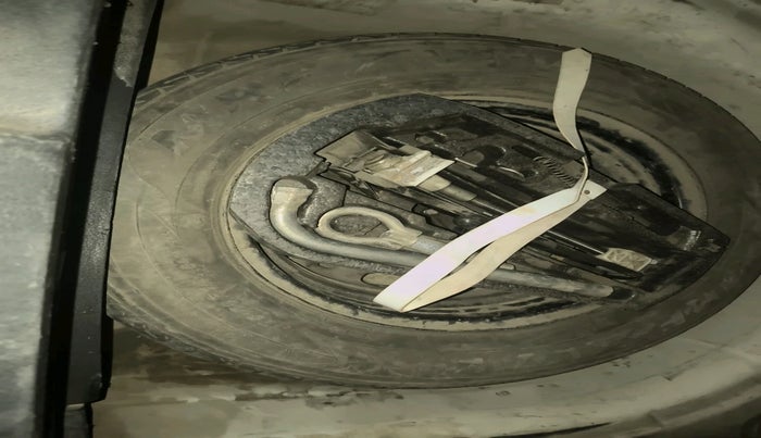 2011 Volkswagen Polo COMFORTLINE 1.2L, Diesel, Manual, 1,84,493 km, tyre