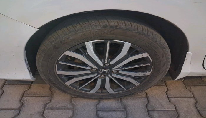 2017 Honda City 1.5L I-VTEC ZX CVT, Petrol, Automatic, 1,32,852 km, tyre