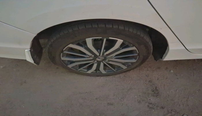 2017 Honda City 1.5L I-VTEC ZX CVT, Petrol, Automatic, 1,32,852 km, tyre