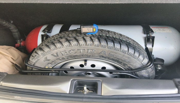 2019 Maruti New Wagon-R LXI CNG 1.0, CNG, Manual, 16,989 km, tyre