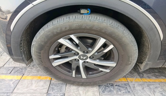 2022 Mahindra XUV700 AX 5 P MT 5 STR, Petrol, Manual, 32,126 km, tyre