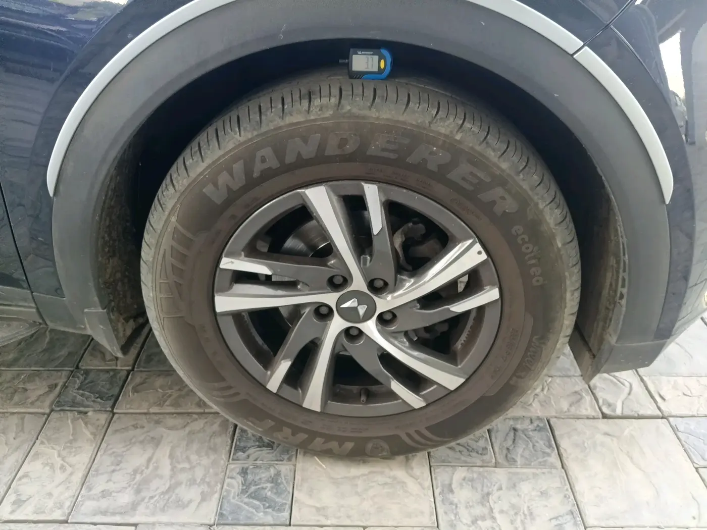 2022 Mahindra XUV700 AX 5 P MT 5 STR, Petrol, Manual, 32,126 km, tyre