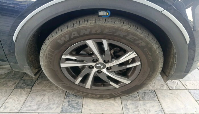 2022 Mahindra XUV700 AX 5 P MT 5 STR, Petrol, Manual, 32,126 km, tyre