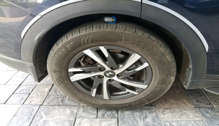 2022 Mahindra XUV700 AX 5 P MT 5 STR, Petrol, Manual, 32,126 km, tyre