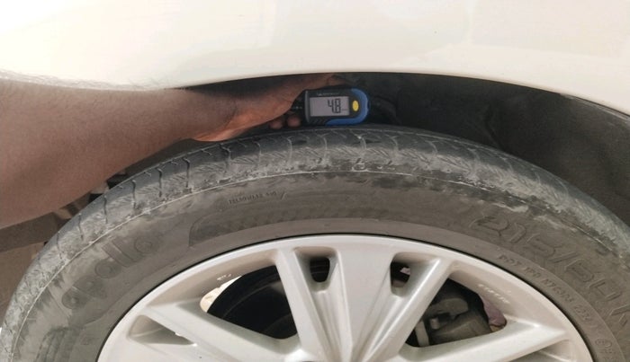 2017 Toyota Innova Crysta 2.8 ZX AT 7 STR, Diesel, Automatic, 1,57,768 km, tyre